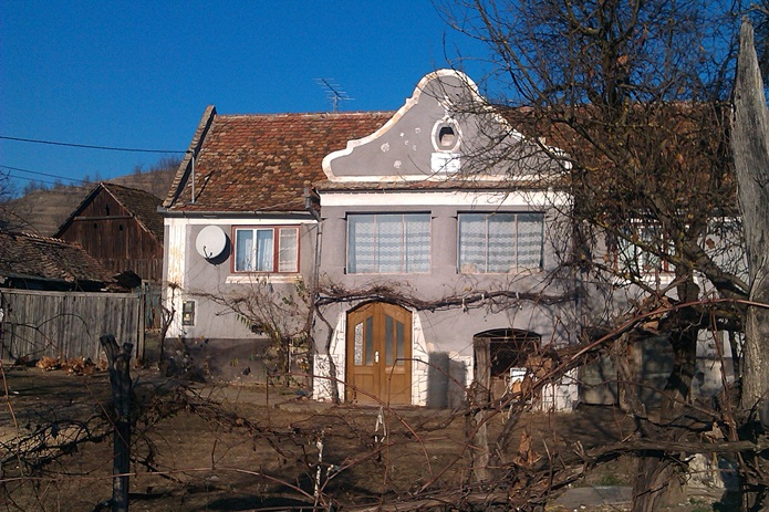Preotul din Boarta a lăsat Casa Parohială în paragină