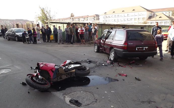 Update: Un motociclist din Mediaș a murit într–un grav accident rutier