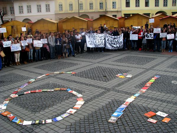 „Educația o salvați, numai dac-o finanțați” au strigat studenții sibieni la protestul de astăzi