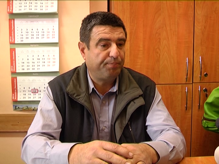 Inspector agricol din primărie acuzat că a furat porumbul unor localnici din Avrig