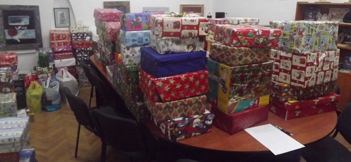 200 de pachete aduse în cadrul proiectului umanitar „ShoeBox”, la Mediaş
