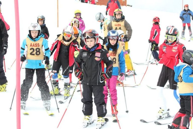 Primul concurs de ski și snowboard din acest sezon
