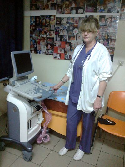 Asociația Baby Care te îndeamnă să fii Moș Crăciun. Terapia intensivă a nou născuților are acum două aparate performante, mai trebuie unul