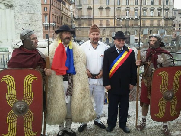 Pe urmele lui Badea Cârțan.  Mirel Magop a ajuns la Roma, după 155 de zile de mers pe jos