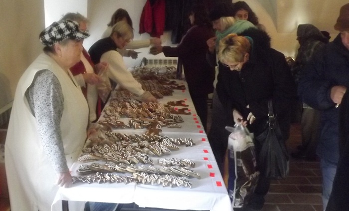 Zeci de medieşeni la Bazarul Forumului German