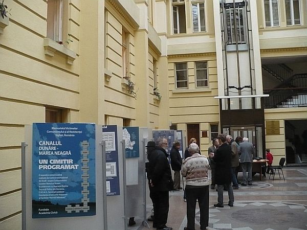 Expoziția „Canalul Dunăre-Marea Neagră. Un cimitir programat.”