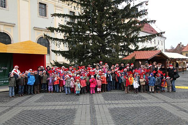 „Un zâmbet de Crăciun” pentru copiii din Centrul de Plasament Orlat