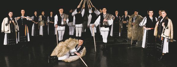 Produs în Sibiu: Ansamblul Folcloric Profesionist Cindrelul-Junii Sibiului artă folclorică de calitate şi savoare etnică