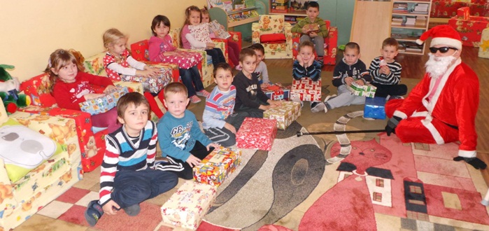 2.000 de pachete pentru copii de la grădiniţele şi şcolile din Mediaş