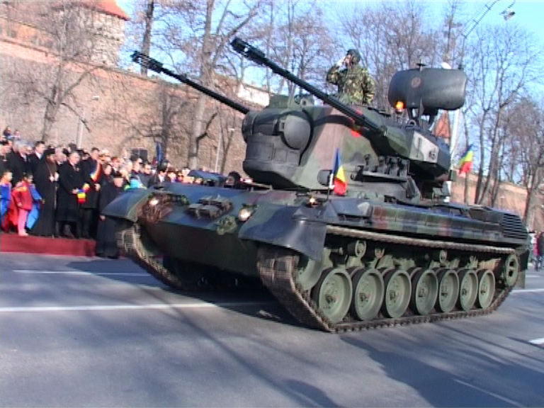 Paradă militară impresionantă de ziua națională, la Sibiu