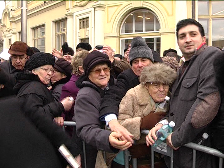 Îmbulzeală la agheasmă. Peste 5.000 de oameni au participat la slujba de Bobotează din Piața Mare