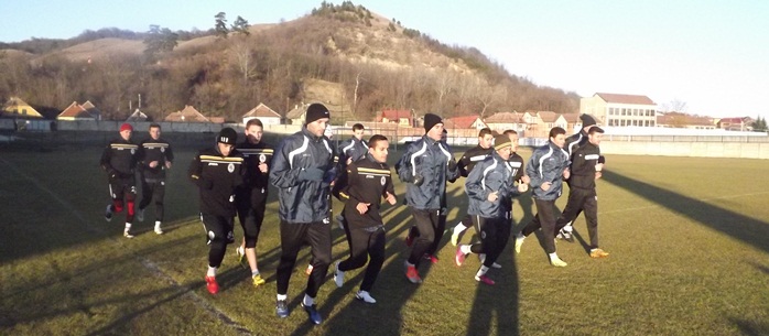 Lotul echipei de fotbal Gaz Metan s-a reunit luni după-amiază