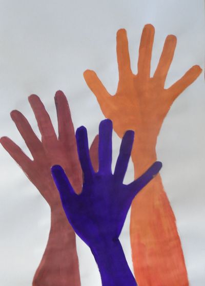 În 14 februarie asociația A.L.E.G. și elevii sibieni ridică mâinile împotriva violenţei de gen
