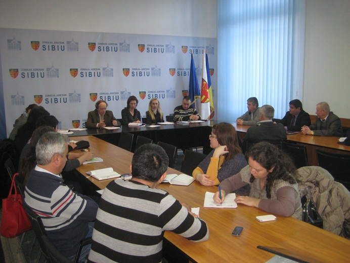 Primăriile pot obţine fonduri pentru copiii şi tinerii romi prin Proiectul „LOCAL”