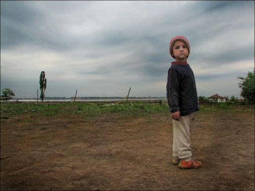 Zeci de copii au fost luați din familii de Protecția Copilului, în urma abuzurilor sesizate