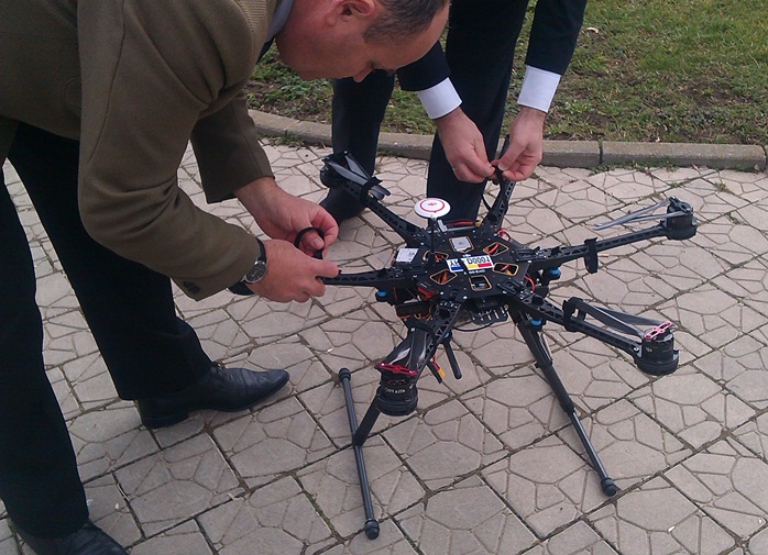 Prima dronă din România, înregistrată oficial de medieșeanul Octavian Isăilă