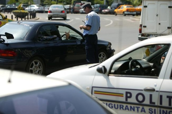 619 sancțiuni aplicate de polițiștii rutieri și 100 de permise reținute