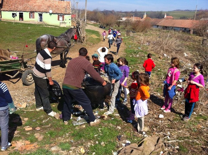 Satul Velț, ecologizat de 50 de elevi