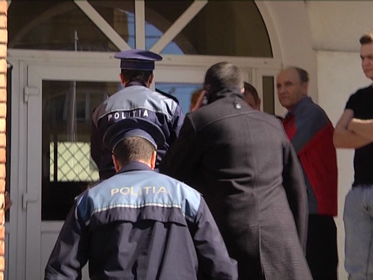 O femeie a murit după ce a căzut de la etajul 3 al unui bloc de pe Mihai Viteazu