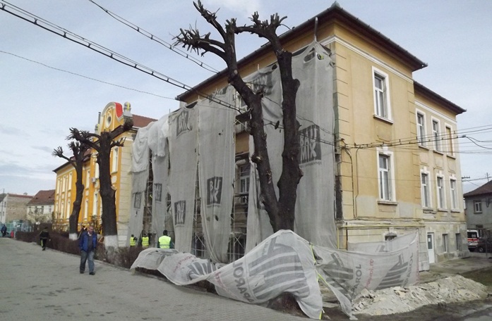 Acoperișurile a două clădiri ce aparțin Spitalului din Mediaș au nevoie urgentă de reabilitare
