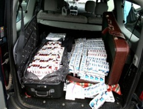 2.600 de ţigarete confiscate dintr-un autovehicul, la Bruiu
