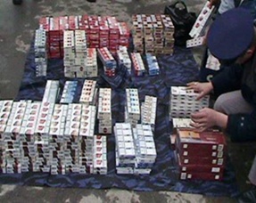 UPDATE: Contrabandă la Mediaș, peste 50.000 de ţigări, bani, dar și petarde confiscate
