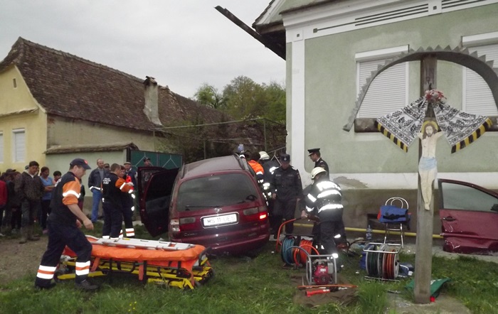 UPDATE: Accident grav la Șaroșu pe Târnave, două persoane au ajuns la spital