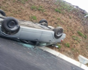Accident între Târnava și Copșa Mică. O șoferiță s-a răsturnat cu mașina