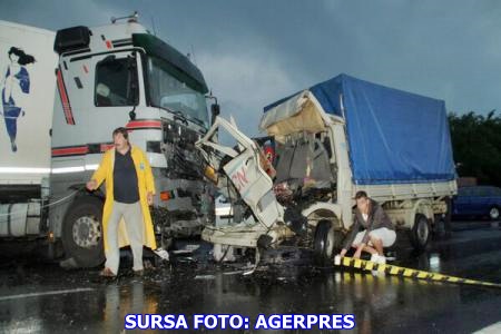 Două autotrenuri din Ungaria și Polonia s-au ciocnit pe DN7, trafic blocat între Sibiu și Râmnicu Vâlcea