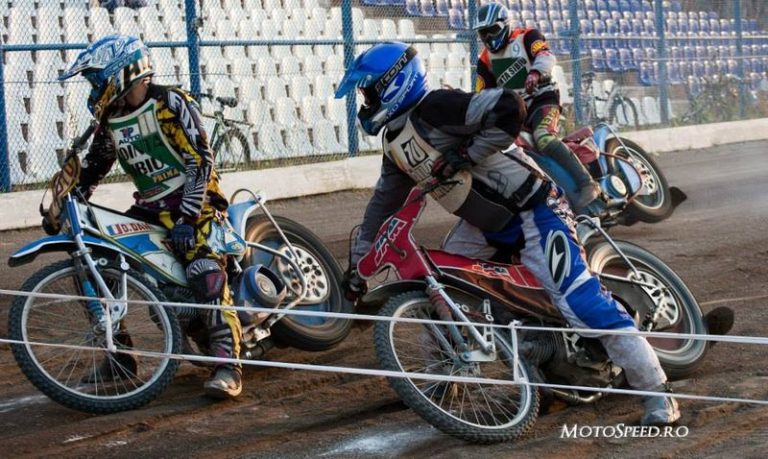 Spectacol pe motociclete