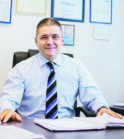 Adrian Luca: „Îmi plac toți oamenii, mai puțin cei care mint, proştii și înfumurații. Deși, uneori, și ei mai au o șansă”