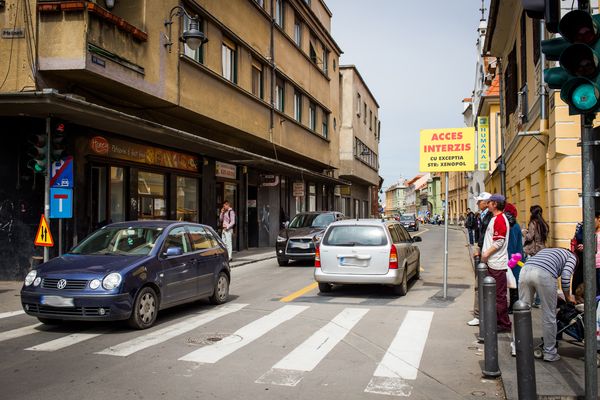 Strada Tribunei, închisă între intersecțiile cu Xenopol și Mitropoliei