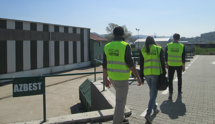Elevii medieşeni, în vizită la Centrul de preluare a deşeurilor