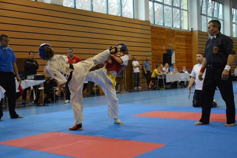 Andreea Pavel, super luptătoarea dublă campioană naţională la karate kyokushin