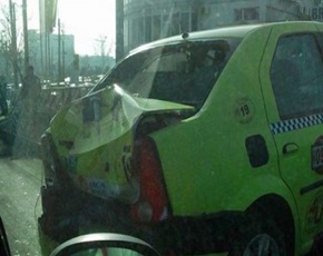 Coliziune între două autoturisme la Târnava, 3 persoane au ajuns la spital