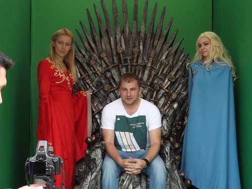 Sibienii pot „cuceri” astăzi celebrul Tron din serialul „Urzeala Tronurilor”, care îi aşteaptă în Piaţa Unirii