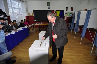 Urnele de vot s-au deschis. Cindrea: Am votat pentru a fi reprezentaţi cu onoare în PE