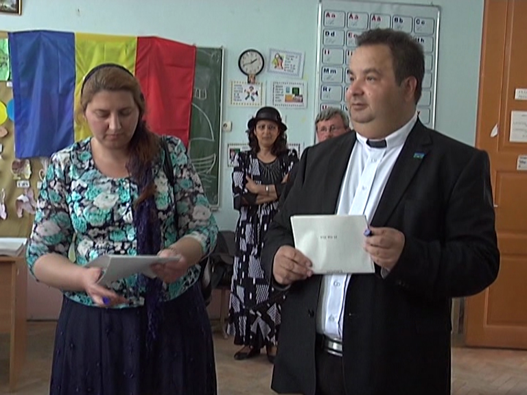 Romii boicotează alegerile europarlamentare, nu dau voturile nici unui partid politic