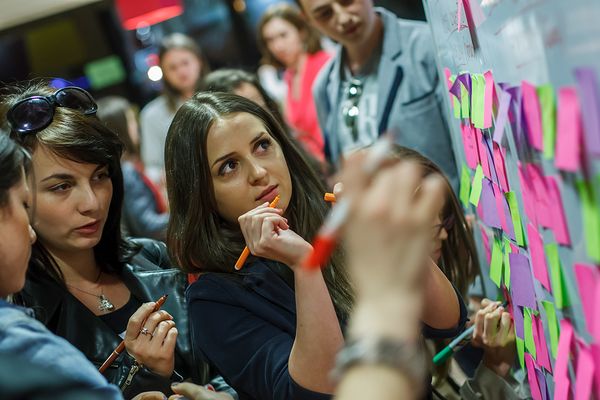 Finaliştii competiției Social Impact Award, ediția 2014