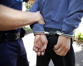 5 bărbați din Copșa Mică, reţinuţi și cercetați de poliţişti pentru mai multe furturi