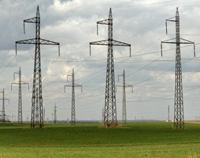 Facturile la electricitate vor include de la 1 iulie costurile aferente taxei pe stâlp