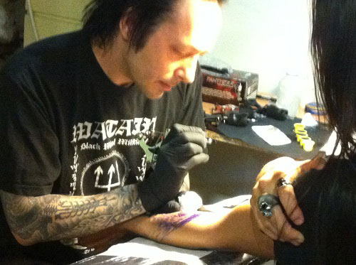 Transilvania Tattoo: Expoziţie cu cele mai vechi instrumente de tatuat