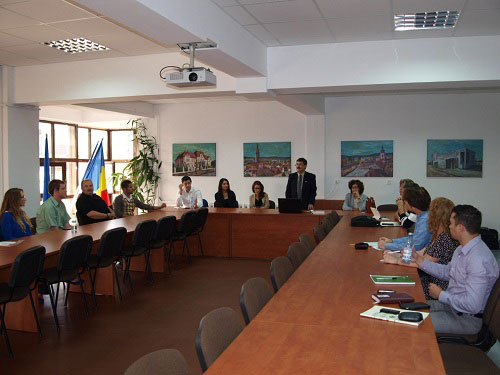 10 studenţi americani au venit să îşi facă practica de master în companiile sibiene