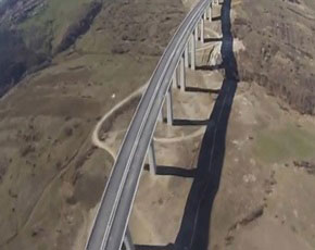 Pe autostrada Sibiu-Orăştie lucrările sunt întârziate. Ministrul Transporturilor dă asigurări că din noiembrie se va circula