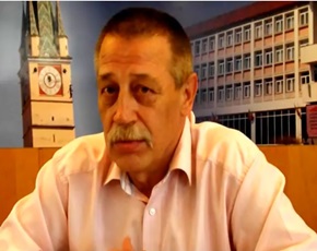Primarul Mediașului, Teodor Neamțu, este de părere că guvernul politizează sistemul de învățământ