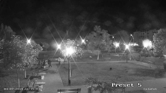 5 tineri au distrus o masă de şah, dintr-un parc din Mediaş