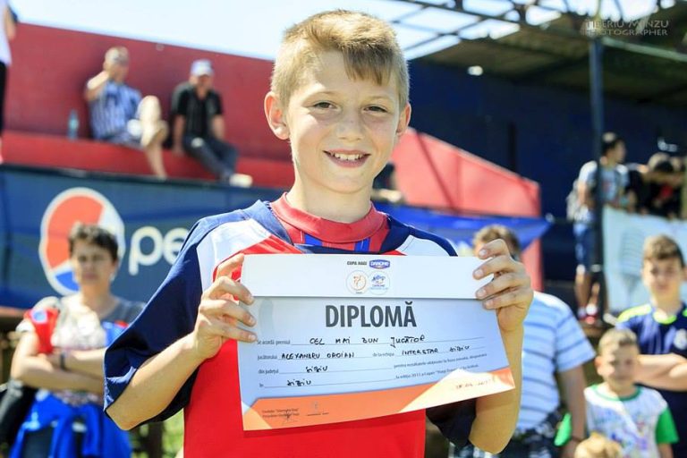 Un deceniu pentru răsplata supremă : Arsenal Londra