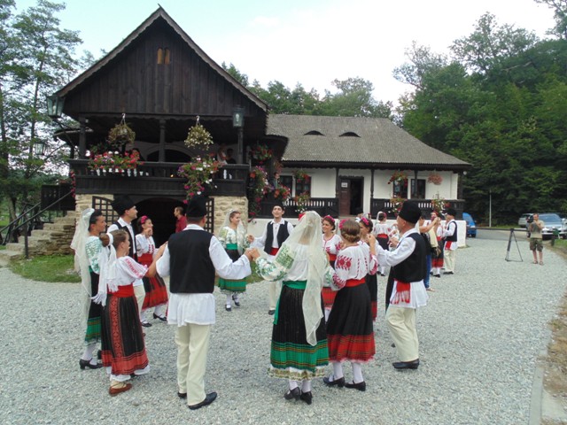 10.000 DE VIZITATORI ȘI 50.000 LEI ÎNCASĂRI ÎNTR-UN FESTIN AL TRADIȚIILOR POPULARE, ÎN MUZEUL ASTRA