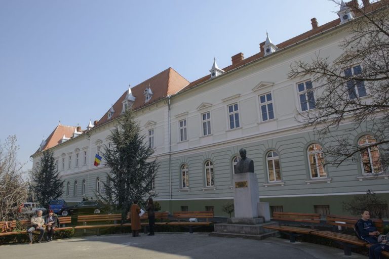 150 DE NOI BĂNCI VOR FI MONTATE ÎN ORAȘ