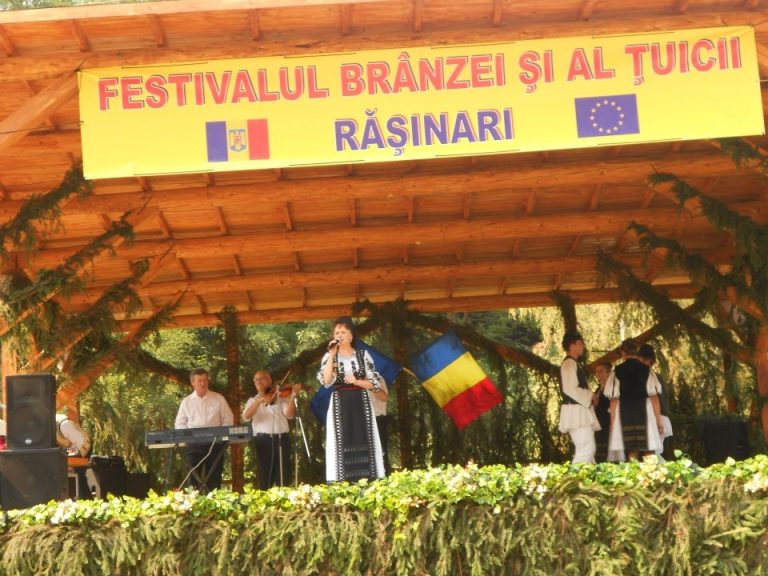 Festivalul Brânzei și al Țuicii de la Rășinari,  23-24 august